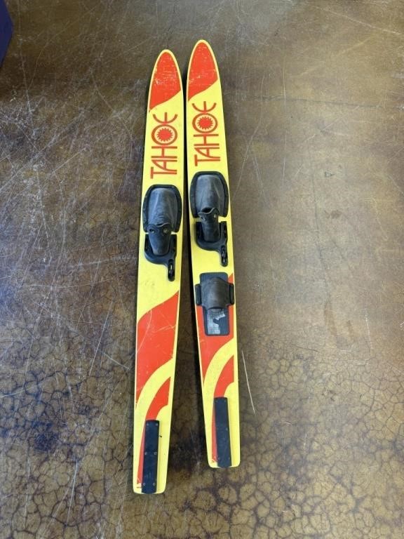 TAHOE  Skis NO SHIPPING)