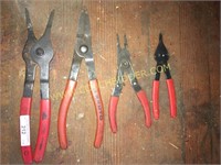 4 pair of snapping pliers