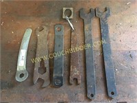 Assorted grinder wrenches