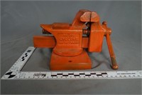 Cyclone No. 312 3 1/2 in.bench vise