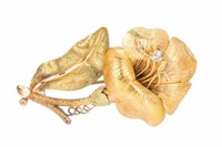 14K GOLD AND DIAMOND HIBISCUS FLOWER BROOCH, 8.6g