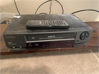 HITACHI VHS PLAYER WITH REMOTE
