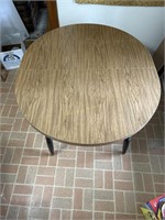 Kitchen Table with 2 leaves