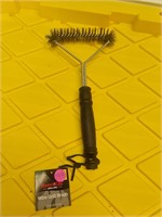 Wired grill brush