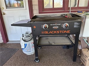 28" Blackstone Griddle cooking station w/ cover