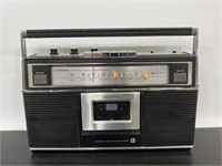 Lloyds vintage am fm radio and cassette player