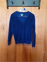 Cubs v-neck pullover, size small