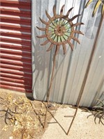 DAISY FLOWER WHEEL WITH STAND