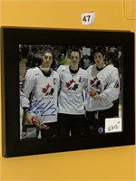 FRAMED CANADIAN TEAM PHOTO SIGNED BY 1 PLAYER LL