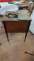 VINTAGE VIGORELLI SEWING MACHINE WITH A CABINET