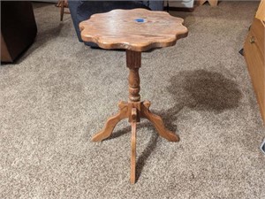 Small Oak Side Table -26.5"