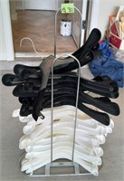 T - LOT OF CLOTHES HANGERS W/ RACK (G30)