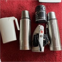 Thermos x 3 et fer à repasser