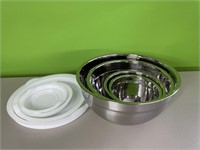 4 nesting bowl set with lids - new