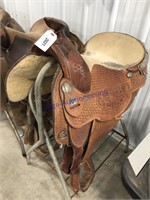 WESTERN HORSE SADDLE W/ SADDLE RACK