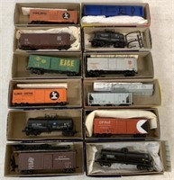 lot of 12 Roundhouse HO Train Cars