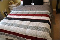 Comforter, Pillows & Shams (R9)