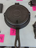 Unmarked 9-10 Cast Iron Waffle Iron