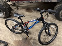 Trek MT220 aluminum mountain bike with cat eye