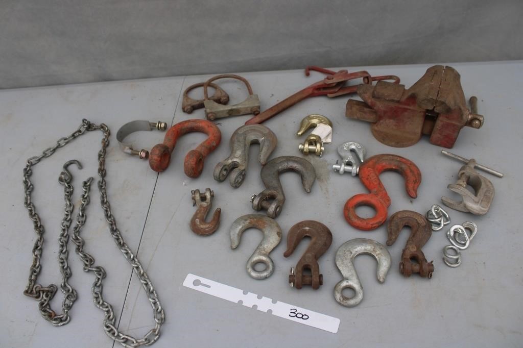 Vice; chain hooks; small chains