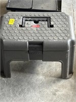 RUBBERMAID GARDEN SEAT/BOX