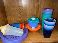 VTG TUPPERWARE AND OTHER PLASTIC DISHES