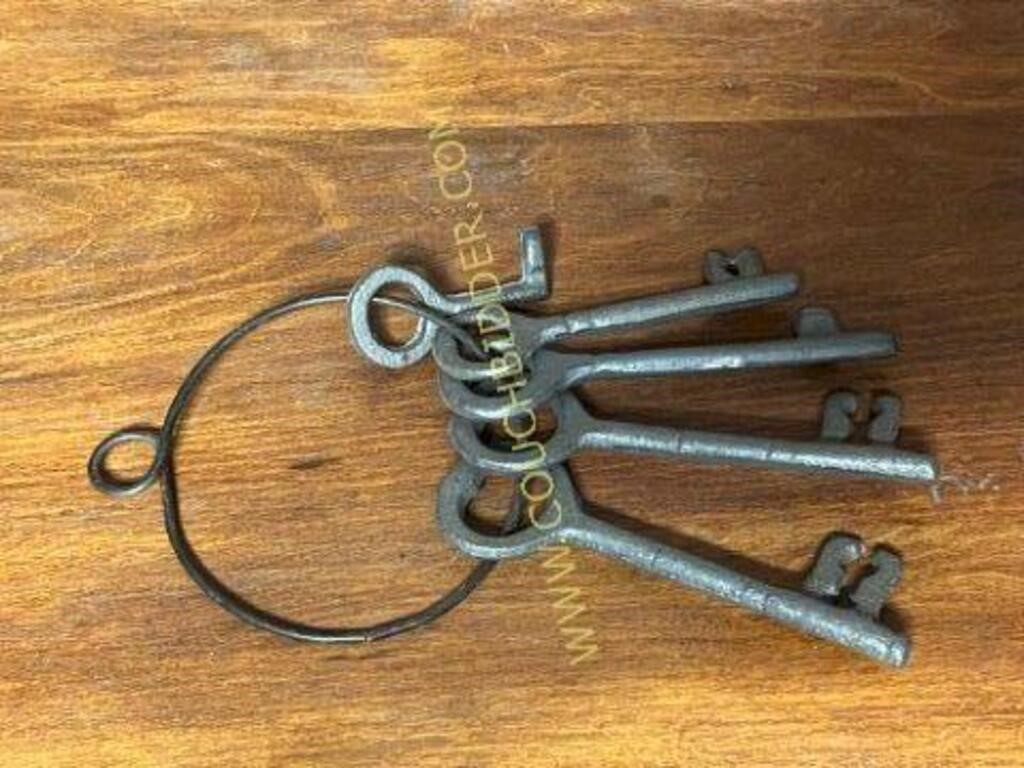 Iron antique style jailhouse key ring