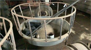 4 foot diameter feeder with contents