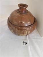 Pottery bowl with top