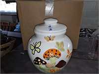 Vintage mushroom cookie jar 9 inches tall