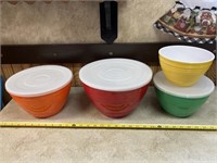 4 pc nesting bowl set, with lids, plastic