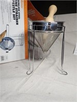 Cone Strainers & Pestle Set - Like New!