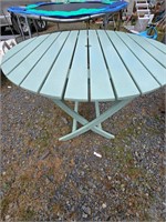 Folding patio table