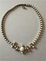 VTG MILK GLASS NECKLACE