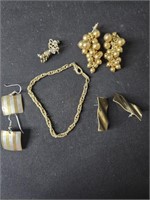 Vintage Costume Jewelry (Necklaces Watches & More)