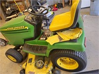 John Deere 335 Lawn Tractor