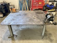 Heavy Steel Welding Table w/Vise & 6" Grinder