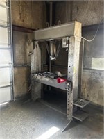 Lg. Hydraulic Press (Operational)