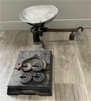 Vintage Cast Iron Balance Scale