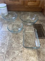 Glass Mixing Bowls & Casserole Dish