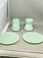 4pcs of green jadeite - 2 plates & 2 containers