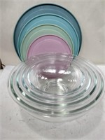 Set of 4 glass nesting mixing bowl with lids