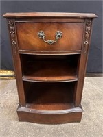 End Table - goes with lot 1021, 1032