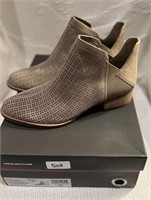 New- Vince Camuto Ankle Boots