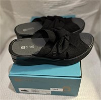 New- BZees Slide Sandals