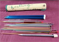 Knitting needles with case