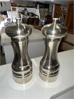 SALT AND PEPPER GRINDERS