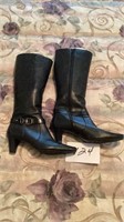 Very nice Anne Klein Leather boots size 9.5M.