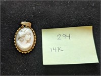 Vintage Cameo in 14k Gold Pendant