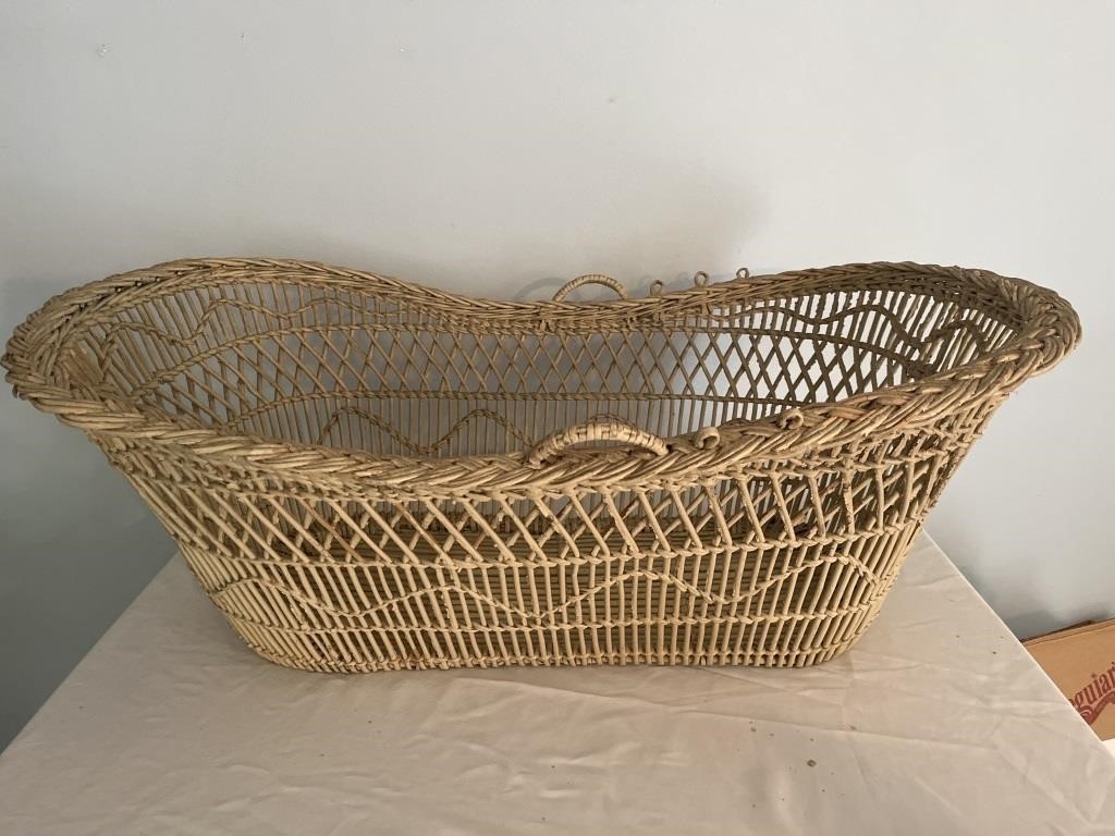 Woven bassinet